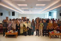 Dr. Amena Sibghatullah group photo UMY faculty students Global Marketing 2025
