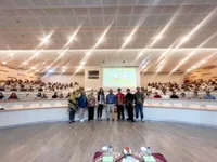 Dr. Amena Sibghatullah group photo with FEB UNSOED faculty and students visiting lecture 2025