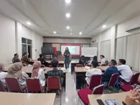 Dr. Amena Sibghatullah delivering pricing strategy and IMC visiting lecture at FEB UNSOED Indonesia